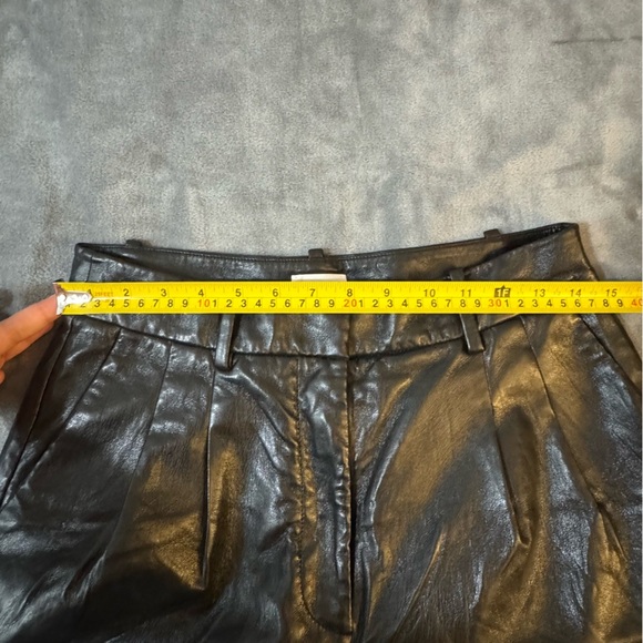 Wilfred Black Faux Leather Pants

#1245 - Picture 5 of 8